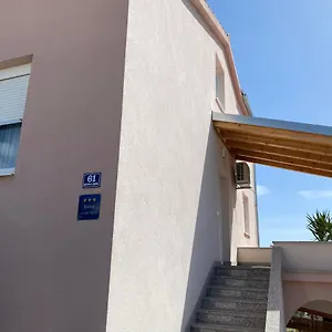 https://family-apartment-between-trogir-and-split.splithotels.org